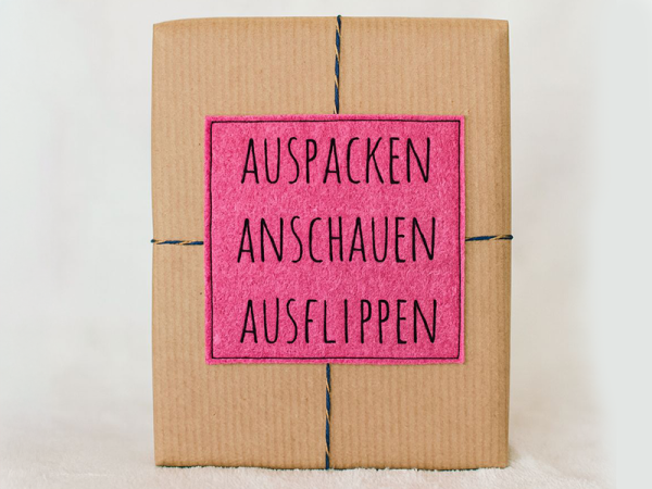Auspacken, Anschauen, Ausflippen Spruch - redwork Stickdatei